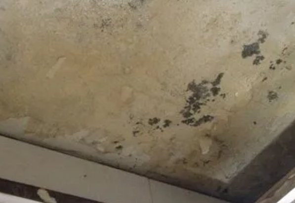 新华阳台漏水维修公司分享下新华卫生间渗水维修需要注意哪些问题。
