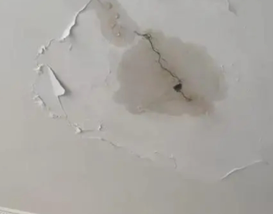 新华阳台漏水维修公司分享下屋面防水工程质量问题原因分析